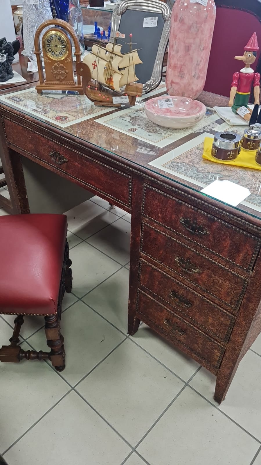 Scrivania in legno di fine 800'