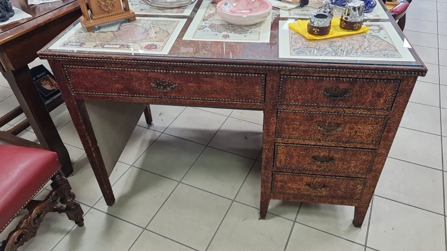 Scrivania in legno di fine 800'