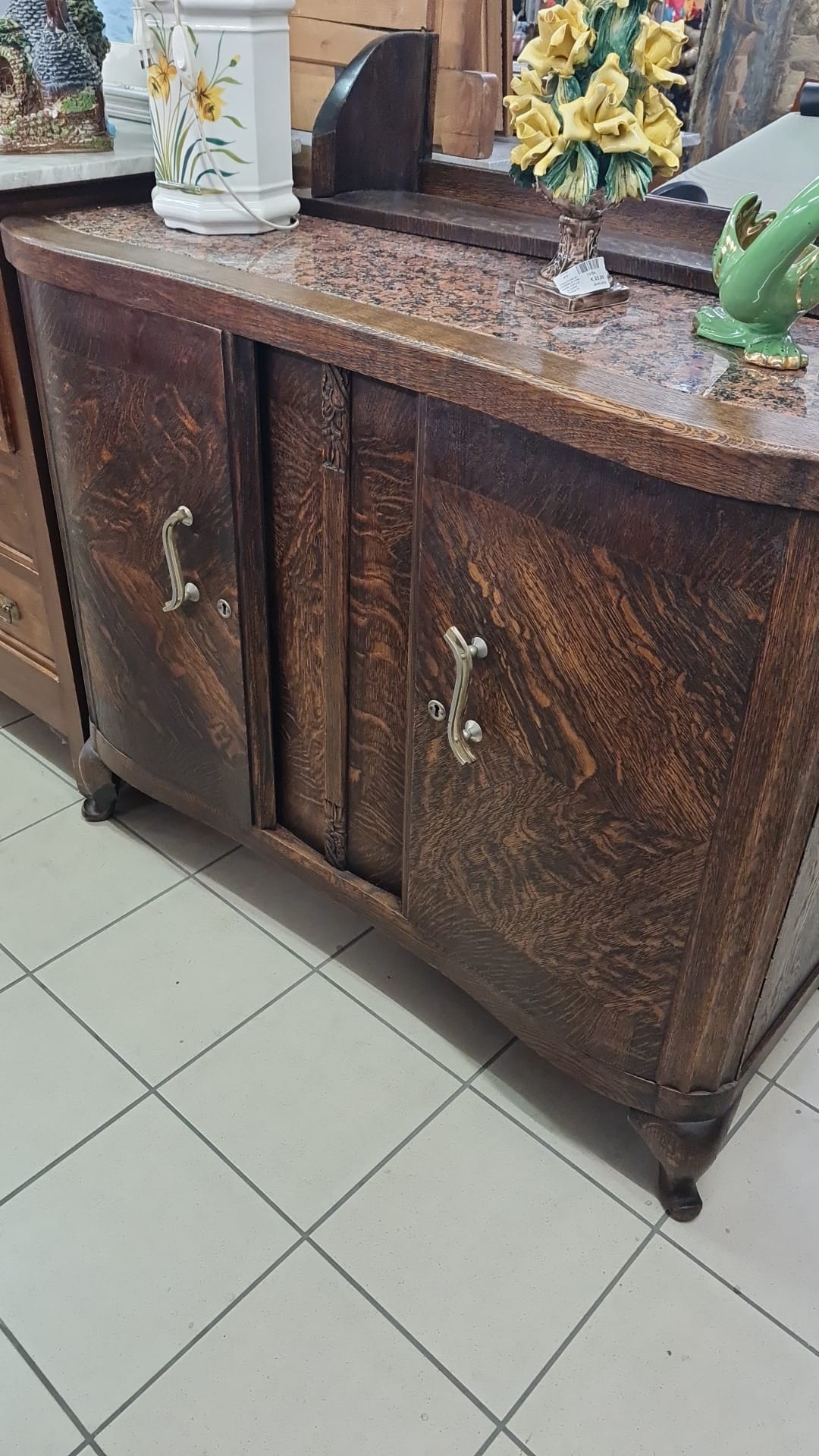 Credenza in rovere e marmo di Verona