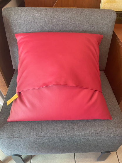 Cuscini in ecopelle rossa